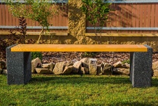 Parková lavička bez operadla 1900 mm s betónovou nohou - okruhliak